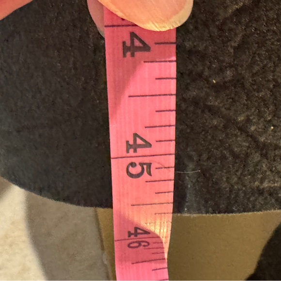 Gorgeous soft leather and real fur coat. Vintage but in like new condition - Picture 10 of 10